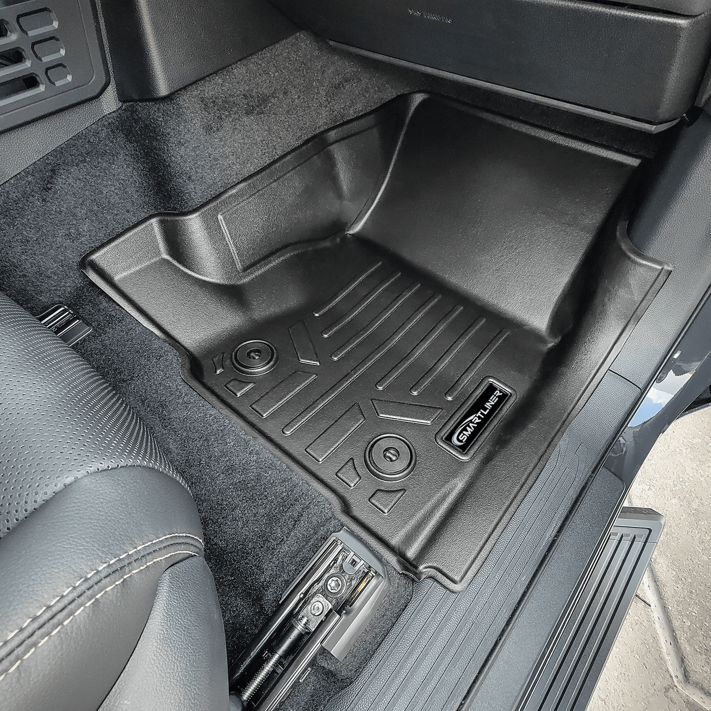 SMARTLINER All Weather Custom Fit Floor Liner Compatible With 2024-2025 Toyota Tacoma Carpet Xtra Cab with Manual Transmission